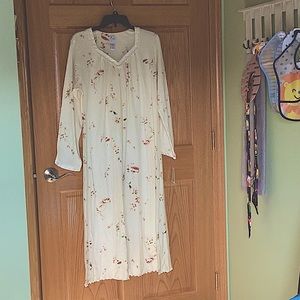 Women’s med elegant soft nightgown